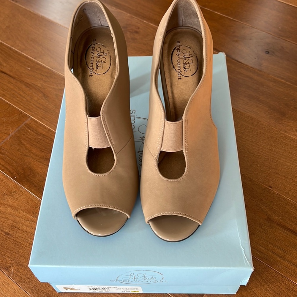 Life Stride Simply Comfort Carla high heel pumps, size 8.5 M, tan